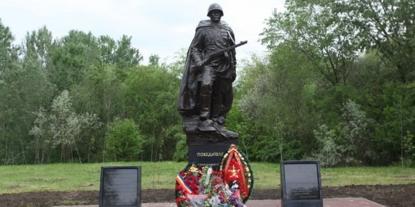 In Rostov, a monument to the Soviet Soldier was erected with a mistake. - Monument, Error, Rostov-on-Don