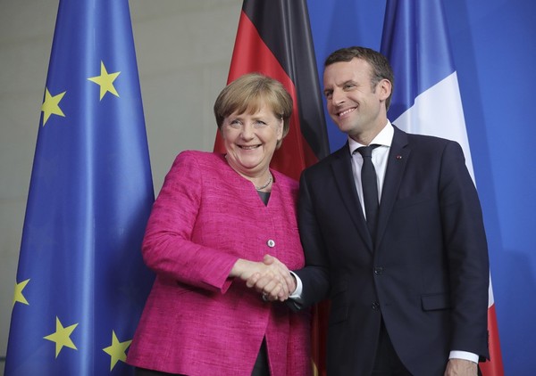 What is not clean here? - Emmanuel Macron, Angela Merkel, Gerontophilia, Politics, Politicians