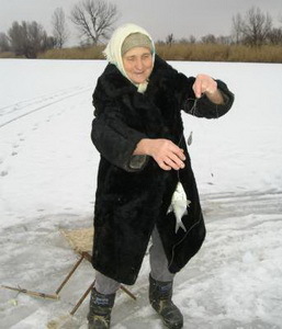 Russian pensioner rejoices at the scavenger. - My, Fishing, Men and women, Retirees, Pride of Russia