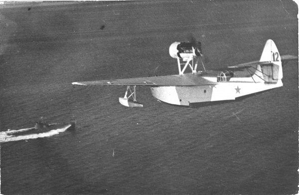 Soviet naval short-range reconnaissance aircraft MBR-2 in flight over a G-5 type torpedo boat - Scout, Airplane, Boat, Aviation, Technics, Interesting, The Great Patriotic War, The photo