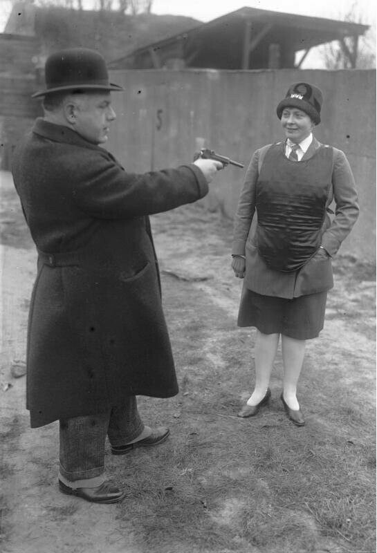 Berlin police demonstrate body armor, 1931. - Interbellum, Germany, Berlin