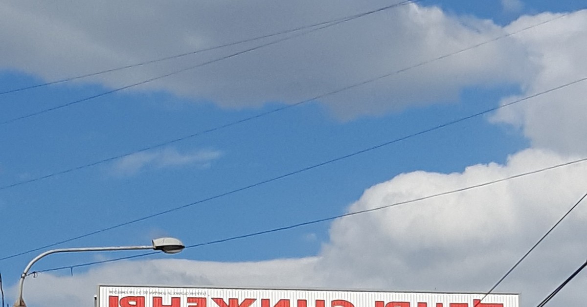 Так задуманно, или рекламщик из вас так себе. | Пикабу