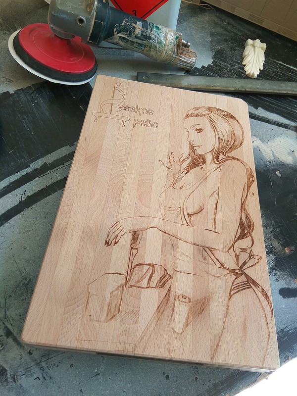 Очередная разделочная доска Доска моя рисунок не мой)Доска тоже не моя отдать нужно)Но тег все-равно "моё"