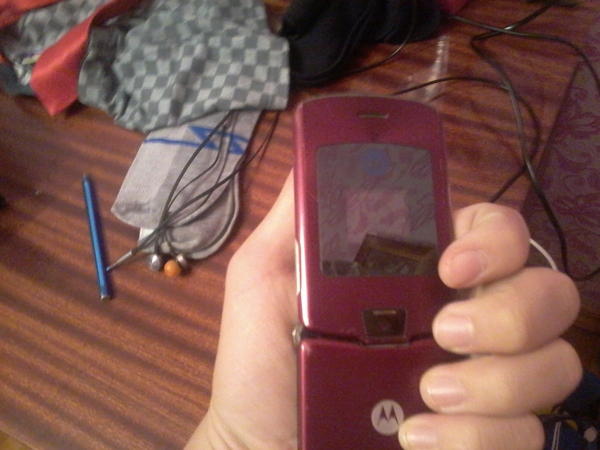 A moment of nostalgia, I found it from a friend, it is put on charge, it just turns off all the time - Motorola RAZR V3, Motorola, My, Longpost, Nostalgia