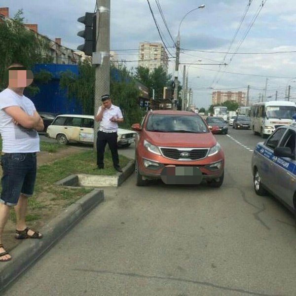 In Krasnodar, a driver was caught asking for help. - Krasnodar, Car
