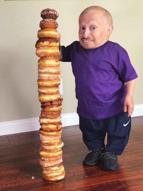 27 donuts tall - Donuts, Dwarfs, Little people