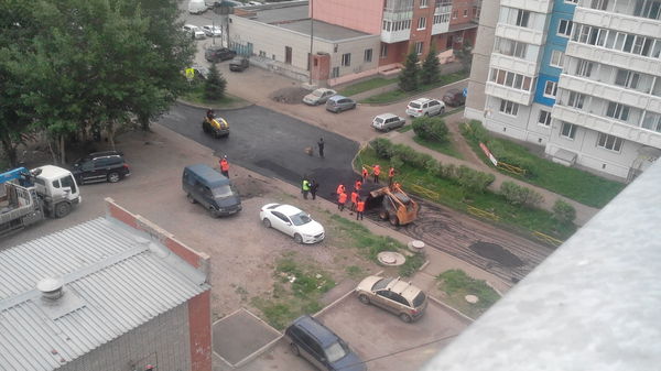 Сегодня в Красноярске укладывали асфальт без дождя и снега, какие-то новые технологии? - Асфальт, Моё, Непонятно, Красноярск