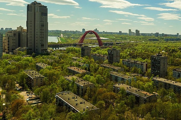 Sometimes, on sunny summer days, Russian residential areas even look beautiful... - Town, Moscow, Summer, Five-story building, Russia