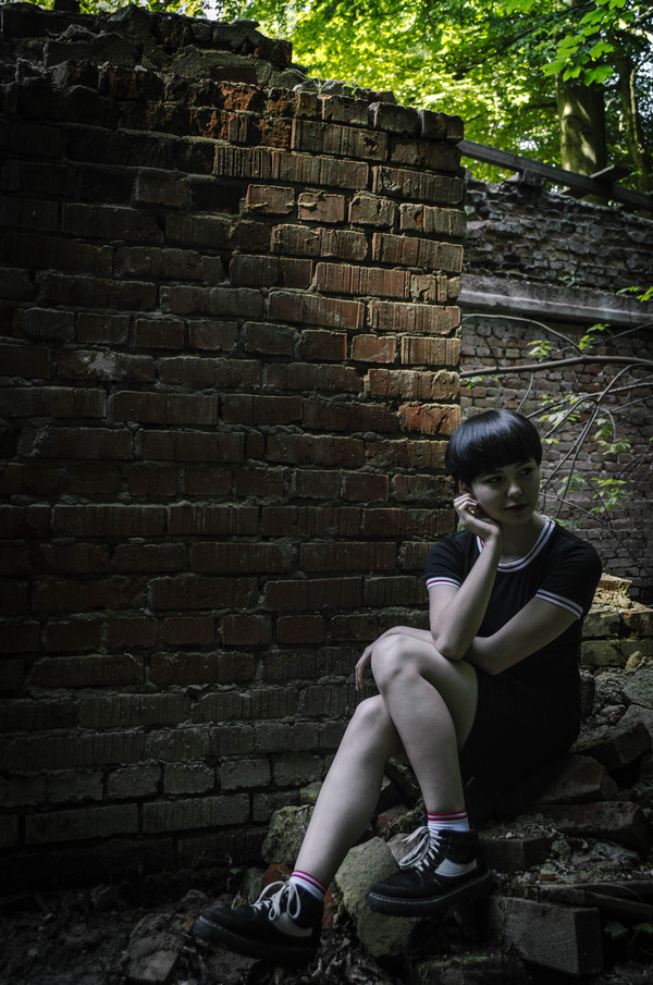 Ruins in the forest - My, The photo, Girls, Ruin, Forest, Nikon d5100, Longpost