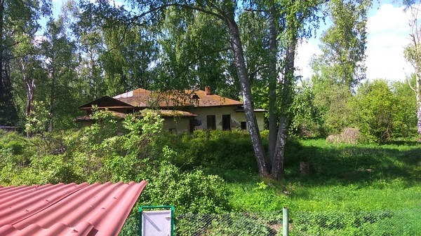 Ничего особенного (серьёзно) просто заброшенная деревенская школа напротив нашей дачи.