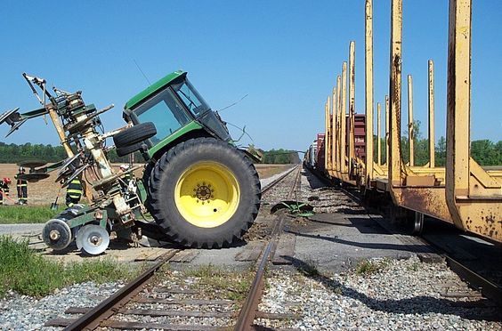 Behind the wheel was a tractor driver with steel balls) - Auto, The photo, Tractor, Interesting, Technics, A train