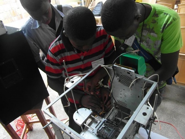 African craftsmen turn electronic waste into 3D printers - 3D printer, Garbage, I'm an engineer with my mother, Video, Longpost