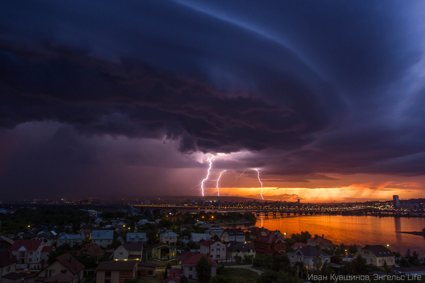 Thunderstorm at sunset - My, Saratov, Engels city, Bridge, Thunderstorm, Sunset, Lightning, Volga river