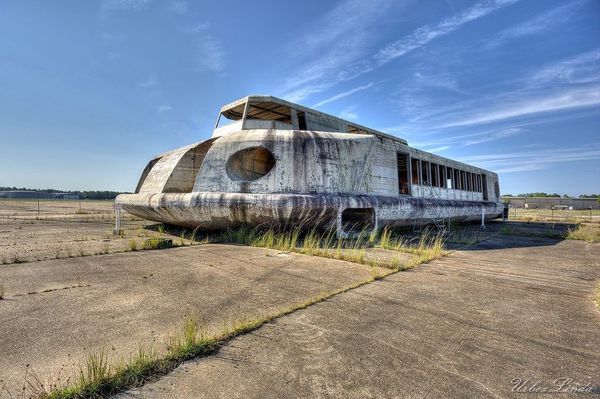 The wreck of a hovercraft at an airport in Florida - Reddit, Florida, , The airport, Abandoned, Hovercraft