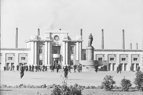 Club History of Magnitogorsk. CENTRAL GATEWAY 1937. - Magnitogorsk, , Magnitka, Metallurgist, Stalin, Newspapers, Hotel, Old photo, Longpost