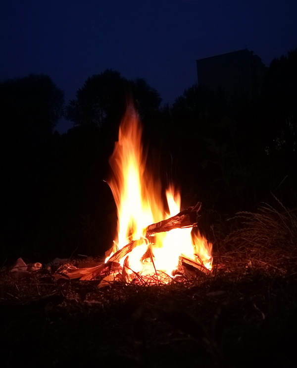 Just a fire on a summer night... - Bonfire, Summer, Heat, Romance, Meizu m3s