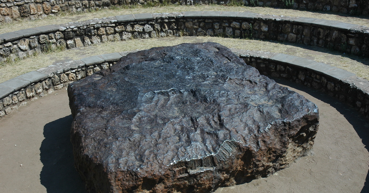 Гоба. Метеорит Гоба Намибия. Метеорит Гоба Намибия 1920 г. Самый большой метеорит Гоба. Метеорит Гоба кратер.