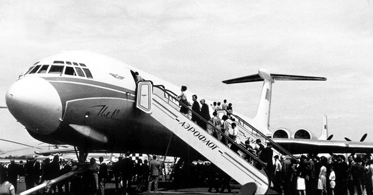 Самолет 1800. Первый полет самолета ил-62 в СССР.. Ил-62 пассажирский самолёт. Первый полет пассажирского самолета ил 62. Самолет ил-62 Аэрофлот.