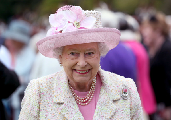 The 91-year-old Queen of Britain stole the show at a summer party - Queen Elizabeth II, Secular society, The photo, Longpost, Prince Philip, Scotland