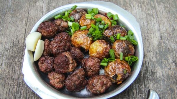 Fried young potatoes with meat balls (meatballs) | VKAZANE - My, Vkazane, , Roast potatoes, Recipe, , Food, Video, Longpost