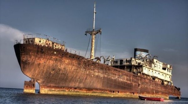 Ghost ship missing in Bermuda Triangle returns after 90 years [Fake] - Mystic, Bermuda Triangle, Fake, Longpost, Ship