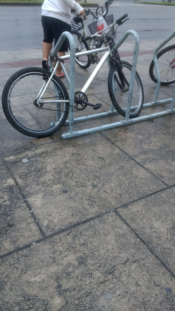 It's not just car drivers who park like jerks... - Bicycle parking, The photo, Неправильная парковка, A bike