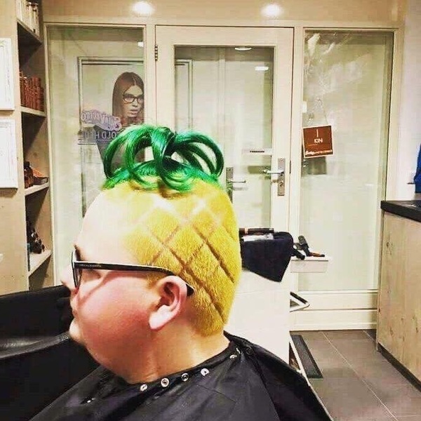 Who lives in a pineapple at the bottom of the ocean? - SpongeBob, A pineapple, Стрижка