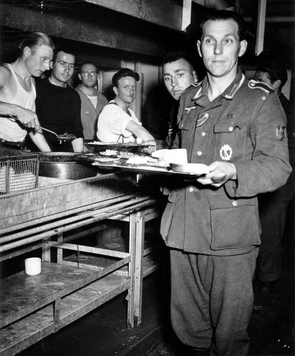 German prisoners aboard an American ship during a food distribution, World War II. - Germans, Prisoners of war, USA, Vessel, Dinner, The photo, The Second World War