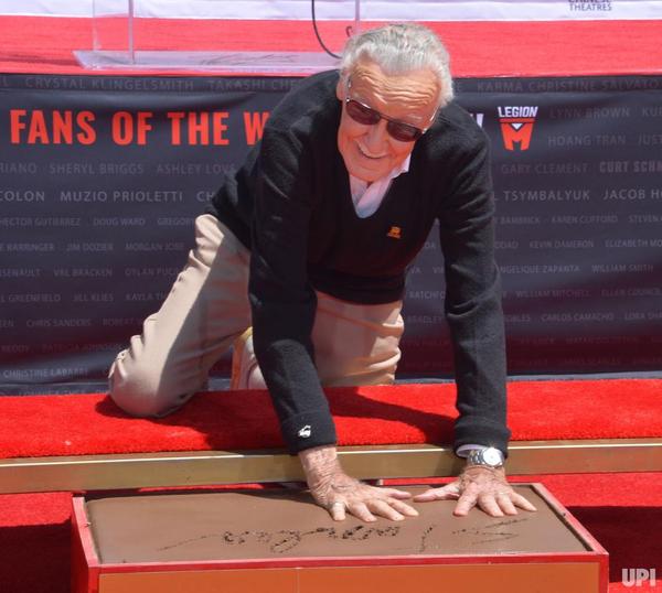 Stan Lee left hand and footprints outside a Hollywood movie theater - Stan Lee, Kevin Feige, Kevin Smith, Hollywood, Longpost