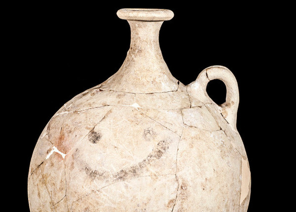 3,700-year-old jar with smiley face found in Turkey - Archeology, Jug, Excavations