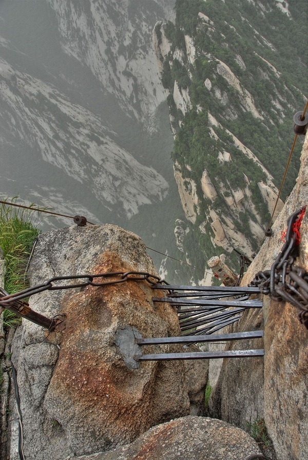 Myth from China. - My, China, Myths, Mount Huashan, The mountains, Path of Death, Danger, Video, Longpost