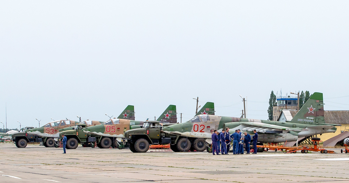 Аэродром приморско ахтарск. Авиабаза Приморско-Ахтарск. Приморско-Ахтарск аэродром военный. Авиабаза ВКС Приморско-Ахтарск. Приморско-Ахтарск Краснодарский край аэродром.