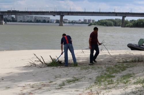 Omsk policemen helped to remove garbage from the Irtysh - Omsk, Police, Garbage, Thank you