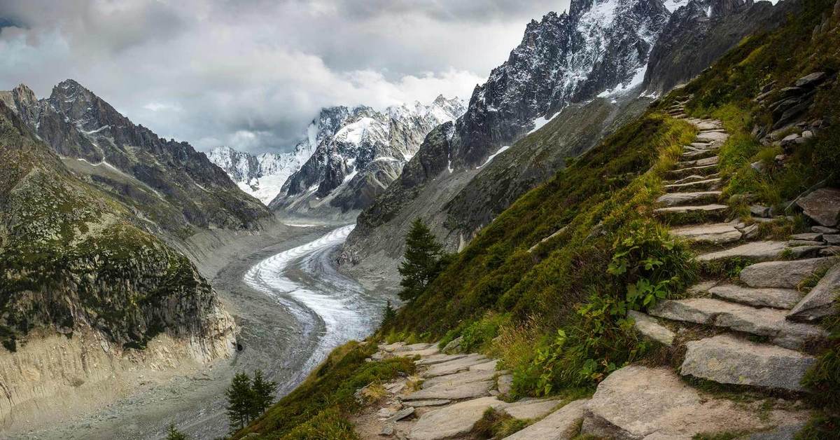 Плита в горах. Польша Горная тропа. Каменная тропа в горах. Карпаты горы вершина ледник. Тропинка в горах.