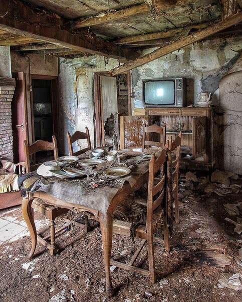 Last meal... - Abandoned, Urbanphoto, Abandoned house, The photo, Photoshop