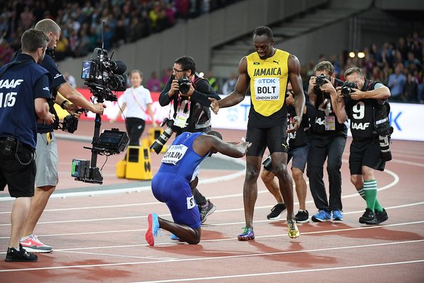Justin Gatlin after winning the World Championship in the 100-meter race bowed to Bolt - Usain Bolt, Athletics, 100 meters, Legend