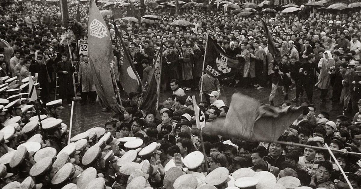 Кризис японской экономики. Япония 1950-1960 бастующие. Стачки во Франции 20 век. Политика Японии в первой половине 20 века. Стачки рабочих в Индии 20 век.