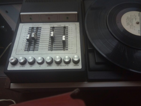 In Soviet times, for this, there was a separate button .. - My, Plate, Turntable, Button, Music, Made in USSR, the USSR