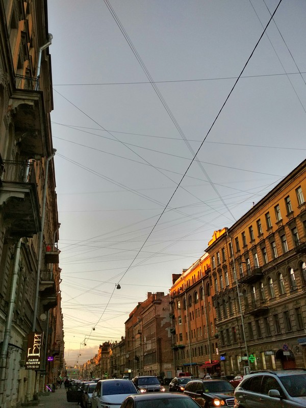 The number of wires in St. Petersburg is surprising, do you have it all over the city? :D - The street, Saint Petersburg, My