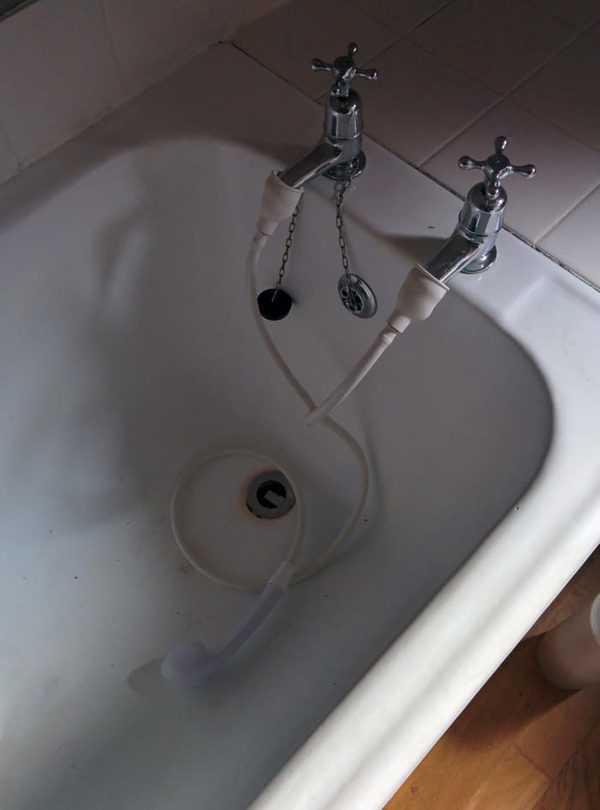 An ordinary shower in an ordinary British apartment - Great Britain, Shower, WTF, 9GAG