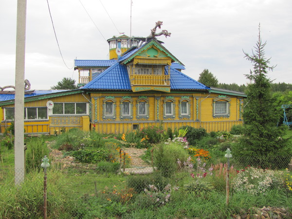 Serpent Gorynych with his wife - My, Dragon, House, Yaroslavskaya oblast, Folk art, Homemade, Wooden house, Wooden architecture