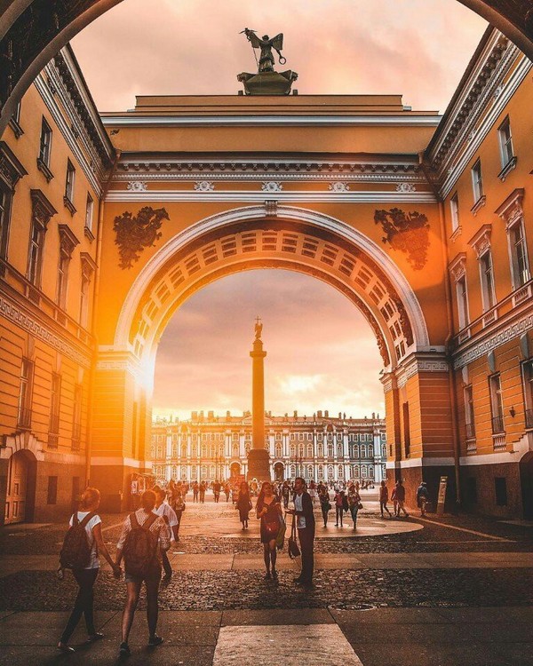 Flash of happiness - The sun, Palace Square, beauty