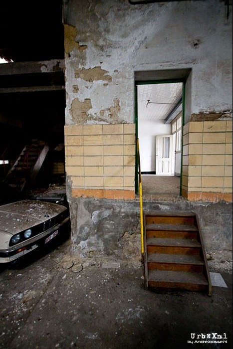 Abandoned garage with cars (Belgium, Heist-op-den-Berg). - Garage, A world without people, Abandoned, Longpost