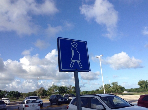 Parking space for pregnant women. Spain. - My, Parking, Signs, Road sign, Pregnancy, Place, Parking, The culture, Driving