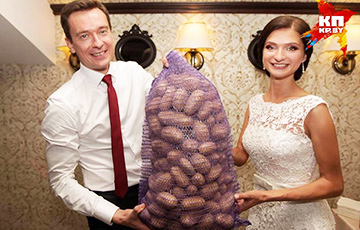 Lukashenka gave BT propagandists a bag of potatoes for a wedding - Republic of Belarus, Potato, The president, Wedding, Presents