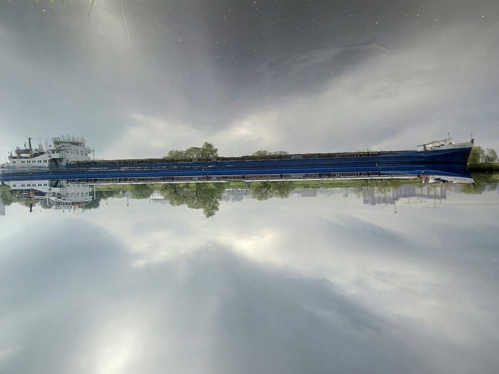 Almost mirror image, just upside down photo - My, The photo, Mirror, Ship, Strogino, The bayanometer is silent, River, Moscow River