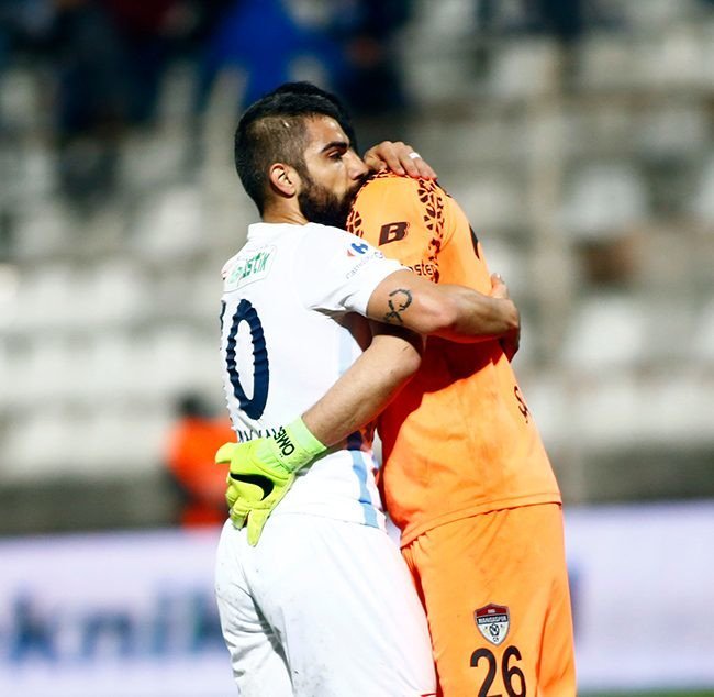 After a goal, player Adana Demirspor hugs the goalkeeper of Manisaspor, whose child died before the game - The photo, Football, Emotions