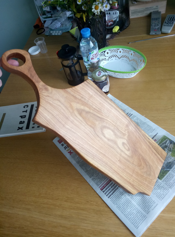 Then a couple of movements with a jigsaw and a manual router, treated with olive oil - My, Cutting board, Moscow