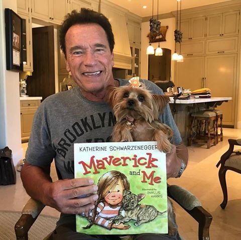 Schwarzenegger's daughter Katherine wrote a book, and dad and dog are advertising it. - Arnold Schwarzenegger, Daughter, Books, The photo, Dog