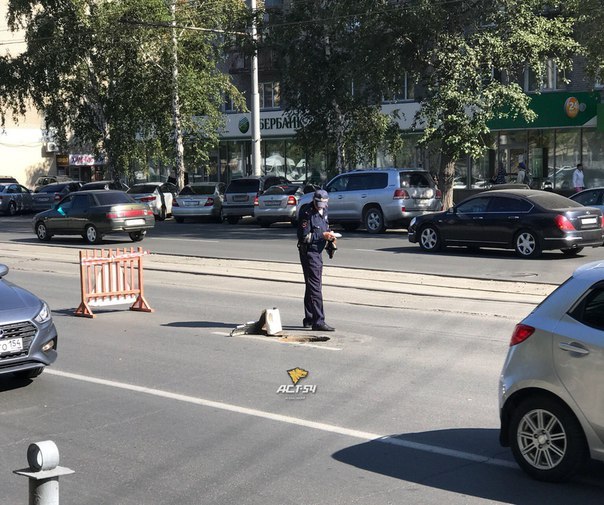 The cover of the sewer manhole from under the wheels of KamAZ flew into the interior of the Zhiguli - Zhiguli, Novosibirsk, Luke, Kamaz, Siberia, State of emergency, Copy-paste, Longpost